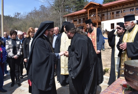 Водосвет в обновения Леворечки манастир