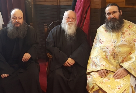 Двама светогорски игумени на имения ден на епископ Поликарп