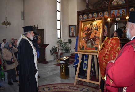 Иконата на Пресвета Богородица Всецарица гостува в строличен храм